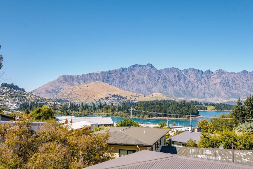 Toru - Eclectic Apartment With Delightful Lake Views Queenstown Exterior photo