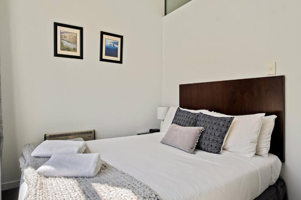 Toru - Eclectic Apartment With Delightful Lake Views Queenstown Exterior photo